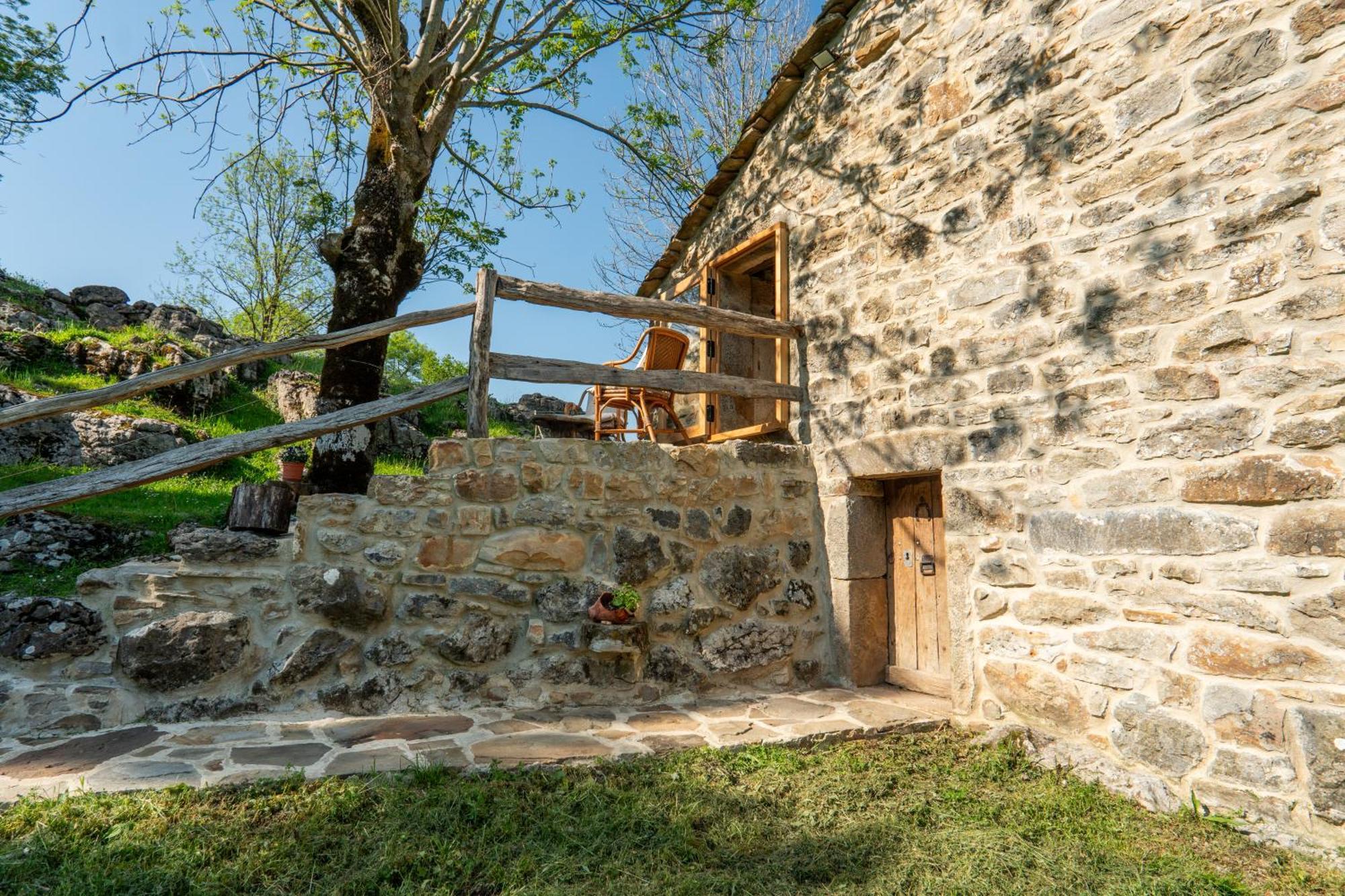Vivienda Pasiega Lo Lucas 1920 San Roque de Riomiera Ngoại thất bức ảnh